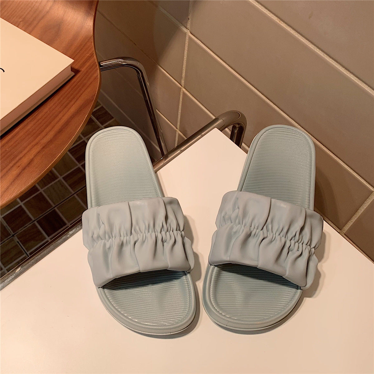 Zapatos de agujero de estilo nuevo de PVC al por mayor
